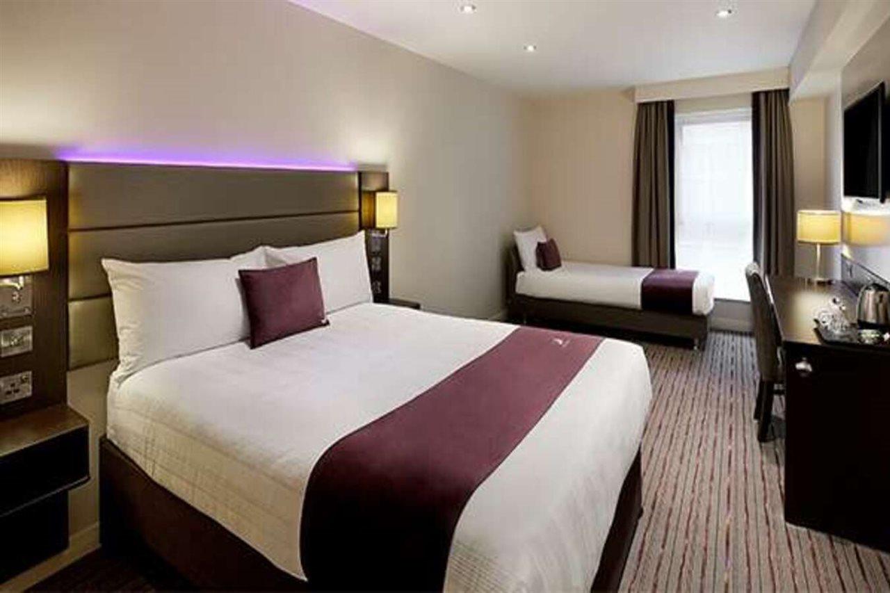 Premier Inn Milton Keynes Central Exterior foto