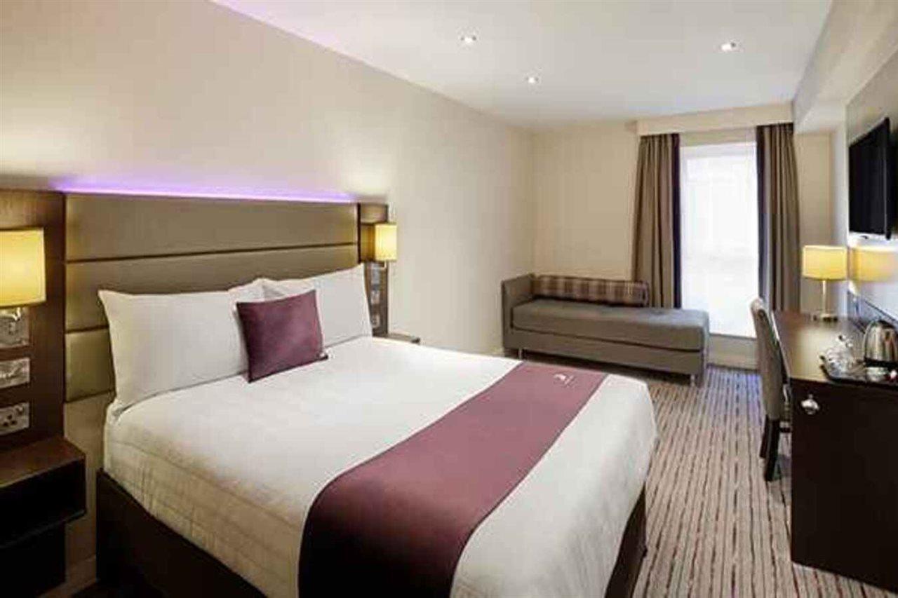 Premier Inn Milton Keynes Central Exterior foto